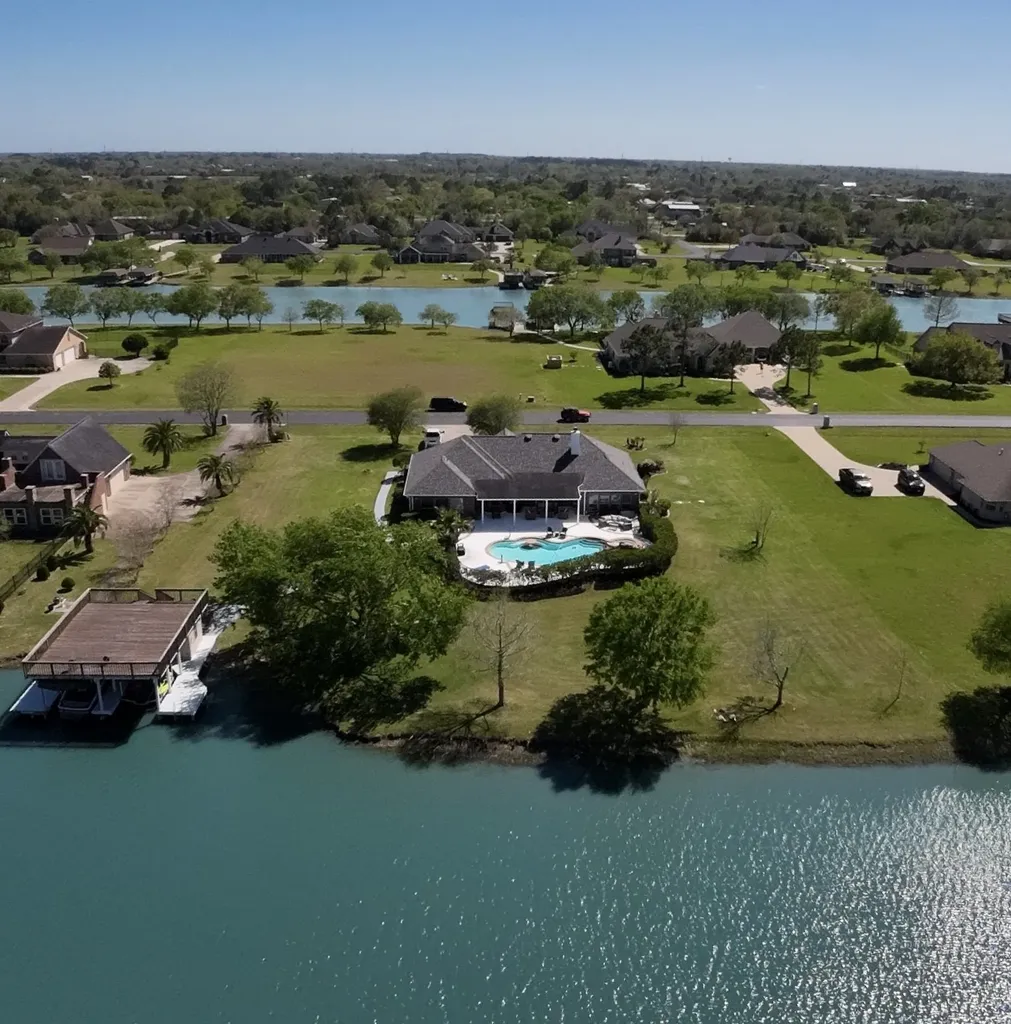 143 Lago Circle Drive N Santa Fe TX 77517