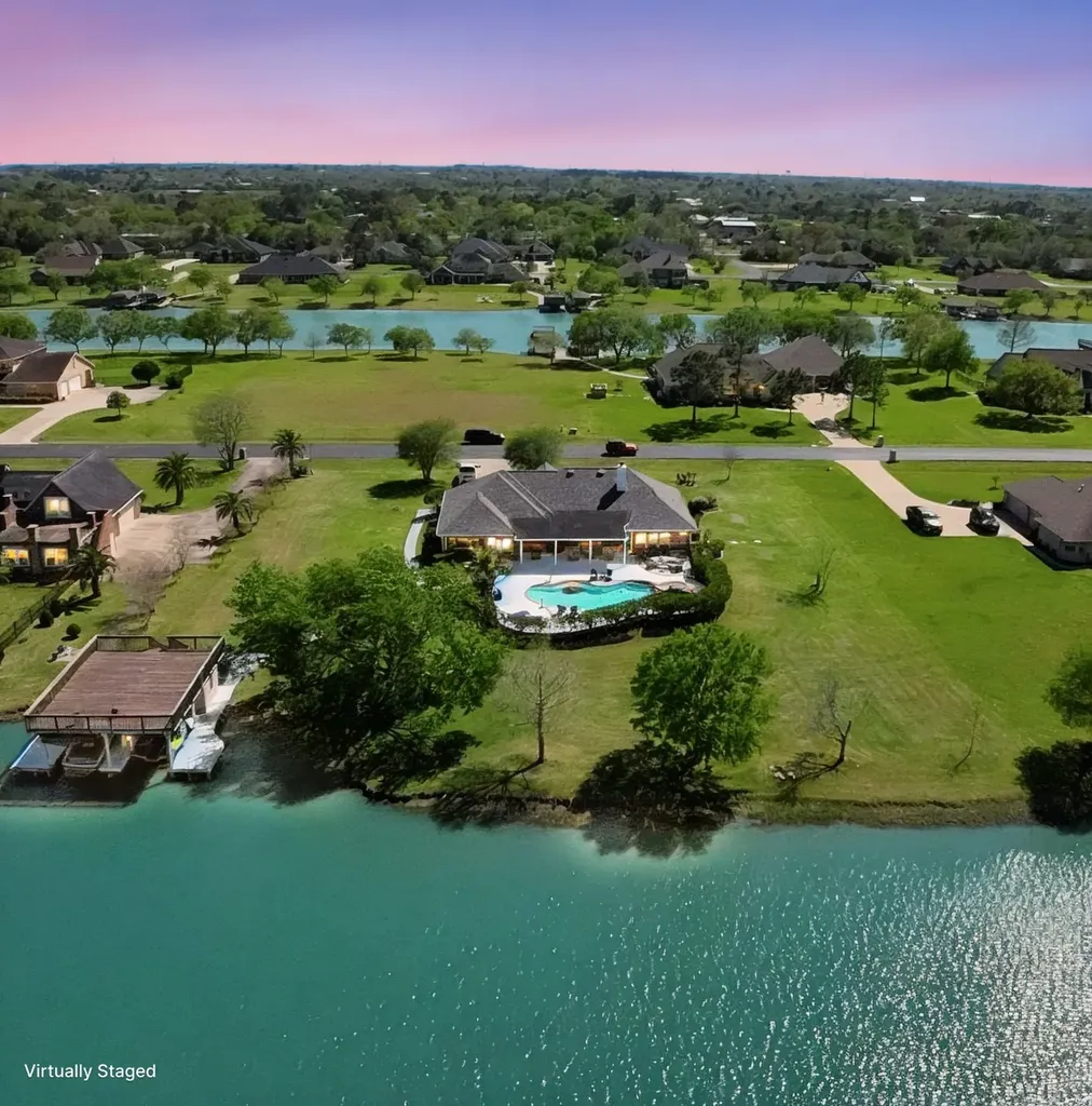 143 Lago Circle Drive N Santa Fe TX 77517