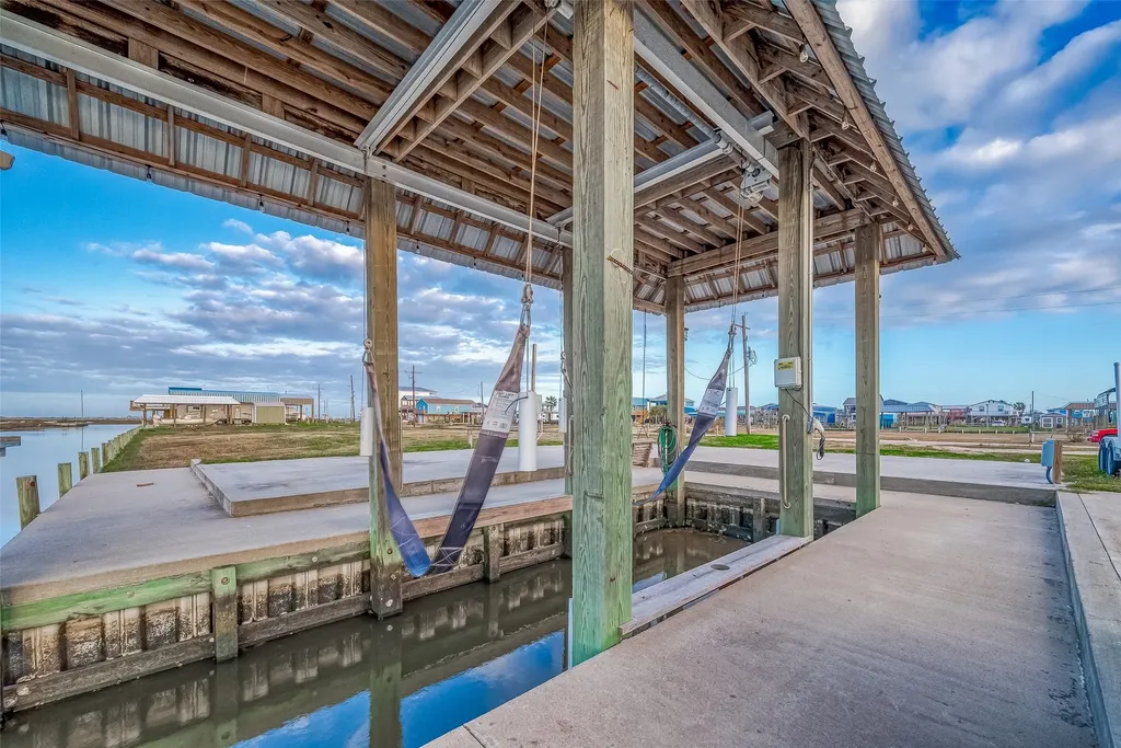 1107 Gator Point Crystal Beach TX 77650
