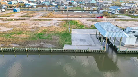 1107 Gator Point Crystal Beach TX 77650