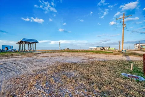 1107 Gator Point Crystal Beach TX 77650
