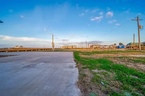 1107 Gator Point Crystal Beach TX 77650