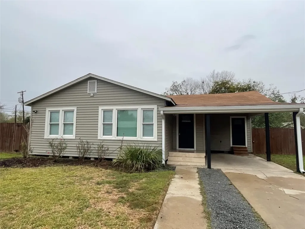 207 S George Street Victoria TX 77901