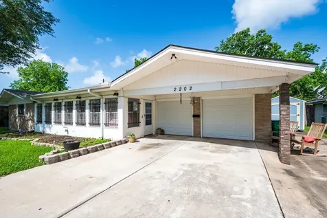 2202 French Place Baytown TX 77520