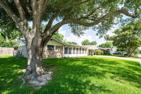 2202 French Place Baytown TX 77520