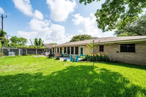 2202 French Place Baytown TX 77520