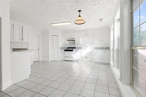 8502 Detroit Street D Houston TX 77017