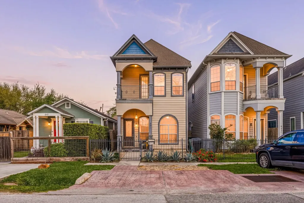 843 W 21st Street B Houston TX 77008