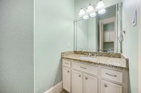 843 W 21st Street B Houston TX 77008