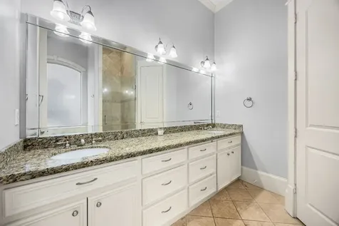 843 W 21st Street B Houston TX 77008