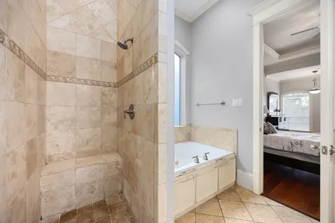 843 W 21st Street B Houston TX 77008