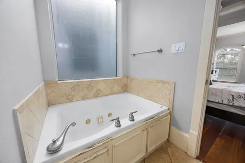 843 W 21st Street B Houston TX 77008