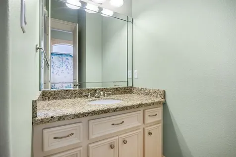 843 W 21st Street B Houston TX 77008