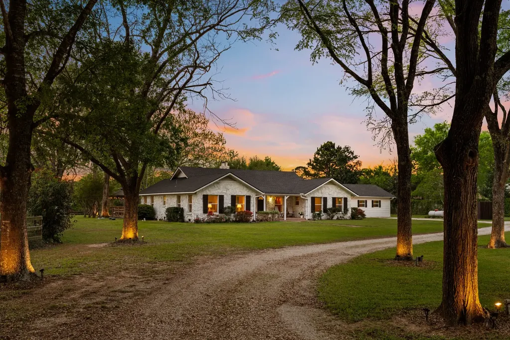 40323 Community Road Magnolia TX 77354