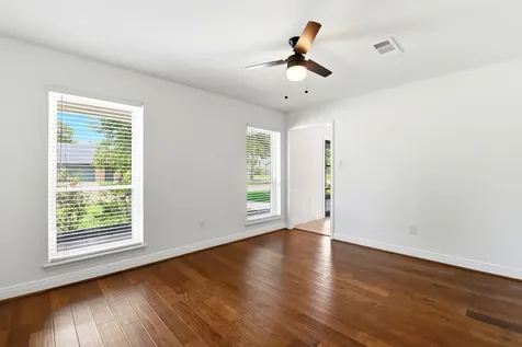4810 Bayou Vista Drive Houston TX 77091