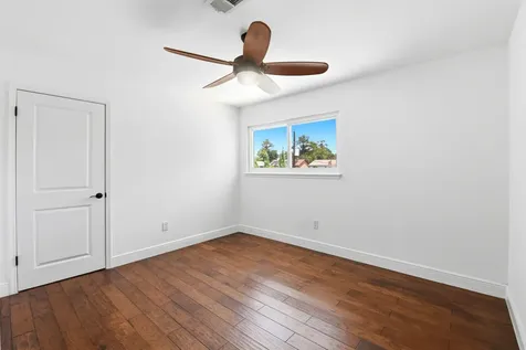 4810 Bayou Vista Drive Houston TX 77091