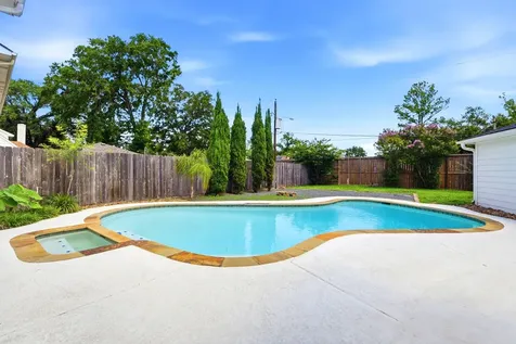4810 Bayou Vista Drive Houston TX 77091