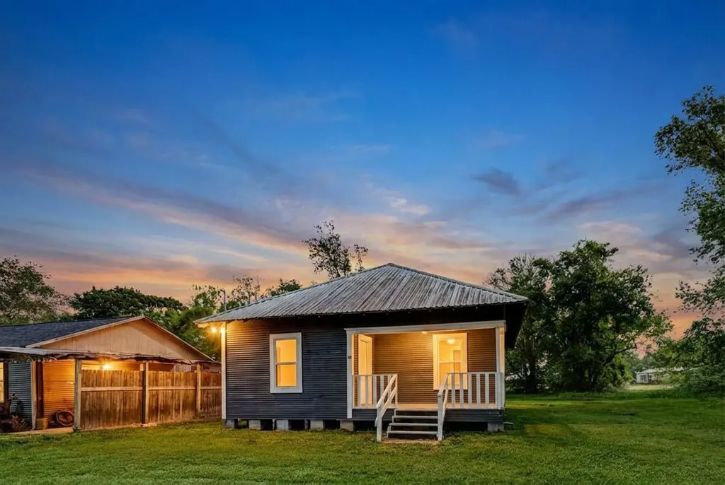 215 Clarence Street Dayton TX 77535
