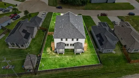 8 Donna Court B Brookshire TX 77423