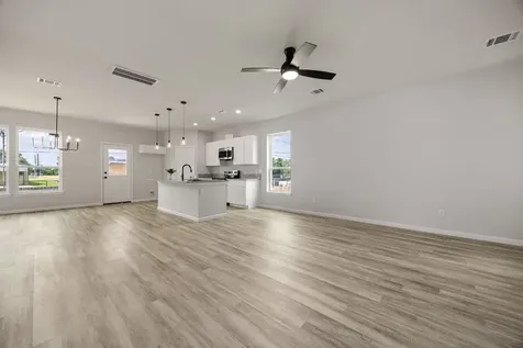 8 Donna Court B Brookshire TX 77423