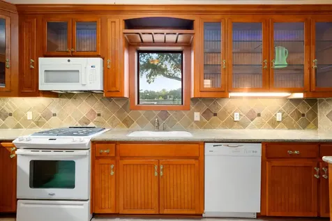 816 W Adoue Street Alvin TX 77511