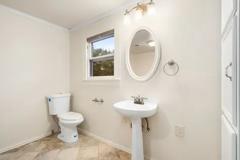 816 W Adoue Street Alvin TX 77511