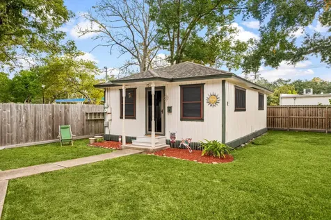 816 W Adoue Street Alvin TX 77511