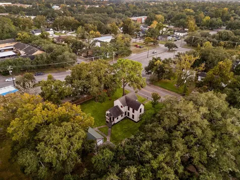 816 W Adoue Street Alvin TX 77511