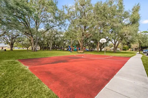 816 W Adoue Street Alvin TX 77511