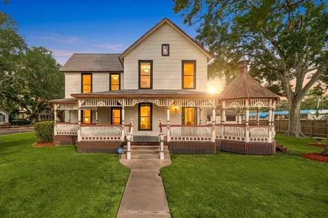 816 W Adoue Street Alvin TX 77511