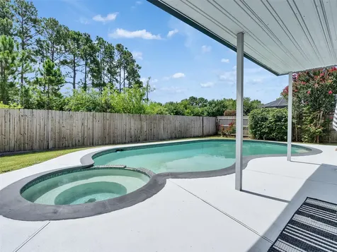 2605 S Mission Circle Friendswood TX 77546