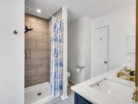 2605 S Mission Circle Friendswood TX 77546