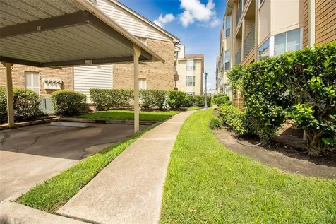 12550 Whittington Drive 814 Houston TX 77077