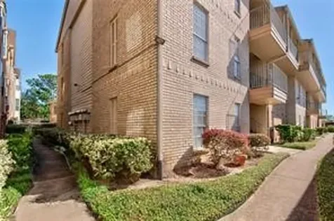 12550 Whittington Drive 814 Houston TX 77077