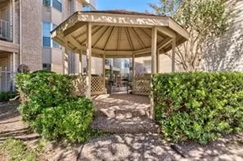 12550 Whittington Drive 814 Houston TX 77077