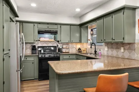 1819 Meadow Creek Drive Pearland TX 77581