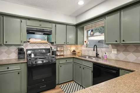 1819 Meadow Creek Drive Pearland TX 77581