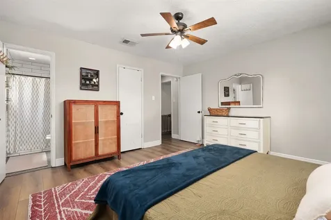 1819 Meadow Creek Drive Pearland TX 77581