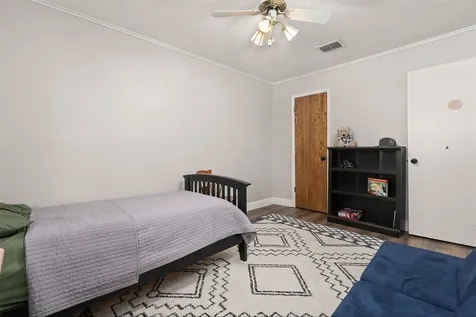 1819 Meadow Creek Drive Pearland TX 77581