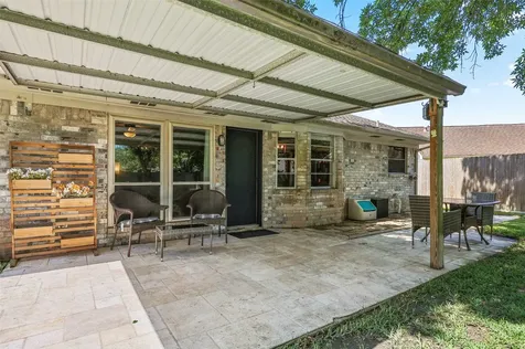 1819 Meadow Creek Drive Pearland TX 77581
