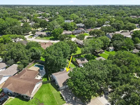 1819 Meadow Creek Drive Pearland TX 77581