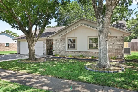 1819 Meadow Creek Drive Pearland TX 77581
