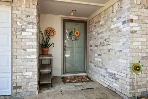 1819 Meadow Creek Drive Pearland TX 77581