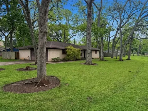 213 Van Winkle Street Lake Jackson TX 77566