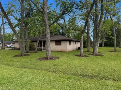 213 Van Winkle Street Lake Jackson TX 77566