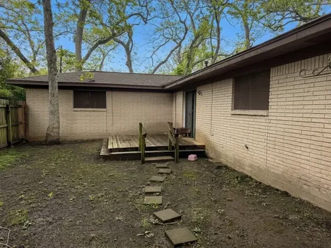 213 Van Winkle Street Lake Jackson TX 77566