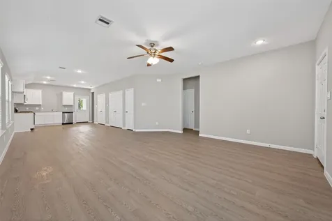 813 Jefferson Avenue Cleveland TX 77327