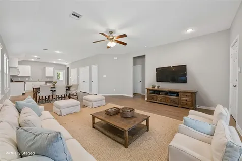 813 Jefferson Avenue Cleveland TX 77327