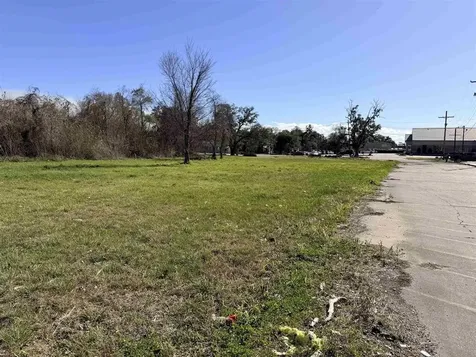 1606 W Park Avenue Orange TX 77630