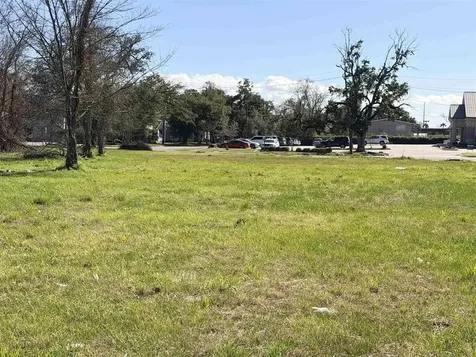 1606 W Park Avenue Orange TX 77630